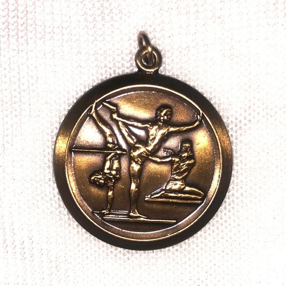 GYMNASTIC PENDANT MEDAL NECKLACE BRONZE TONE CHARM - Picture 1 of 5